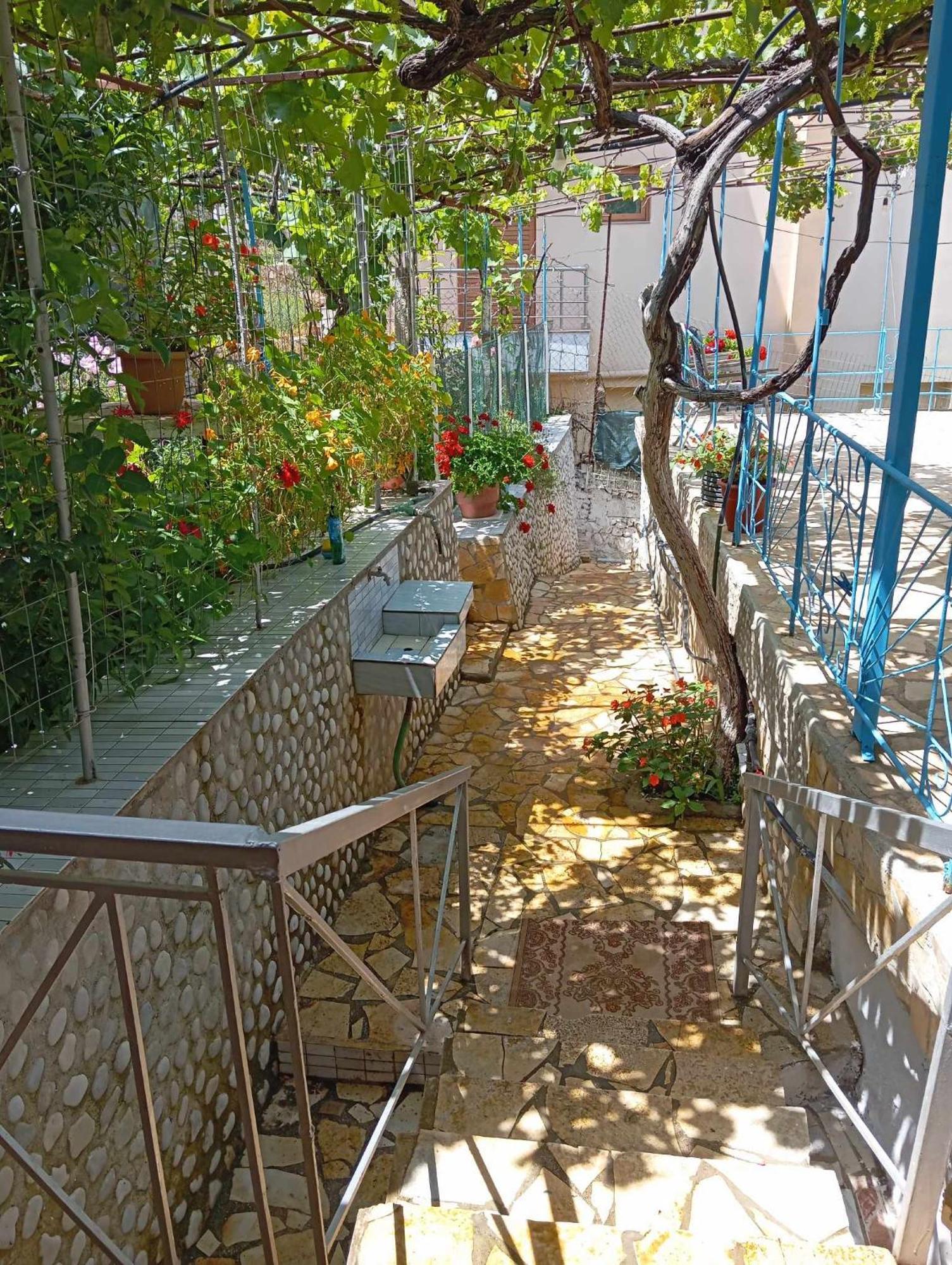 Relaxation Place Hotel Himare Buitenkant foto
